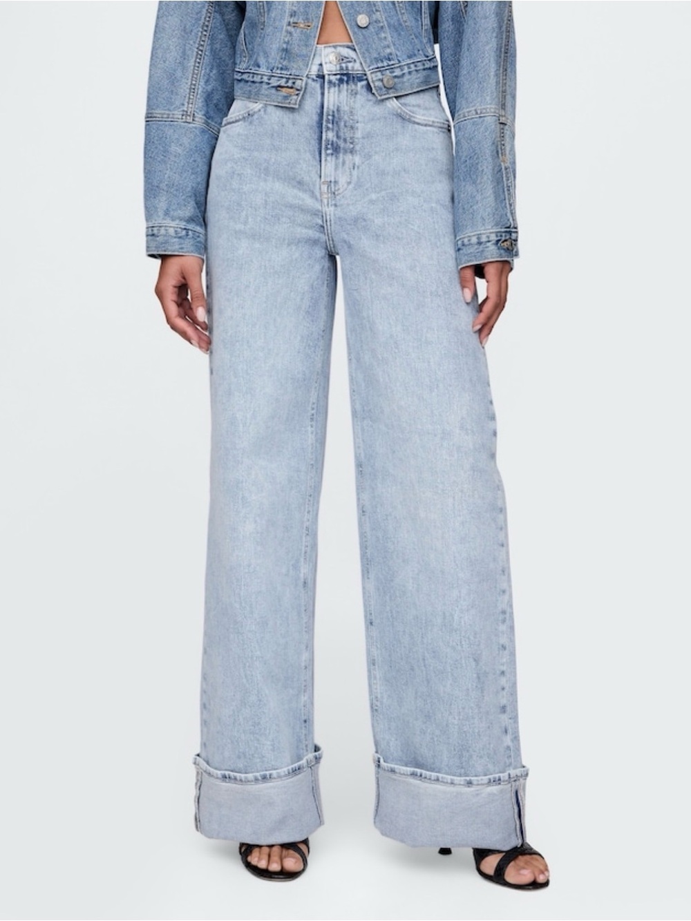 GAP Light Blue high rise stride cuffedWide-Leg Jeans size 8